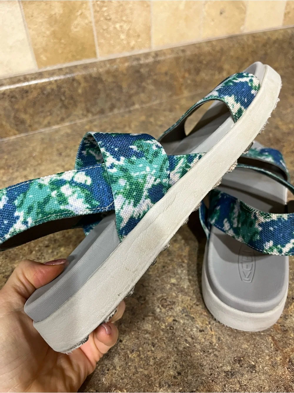 KEEN Elle Backstrap Sandals Women’s 9.5 Porcelain Tie Dye Blue Green Vacation
